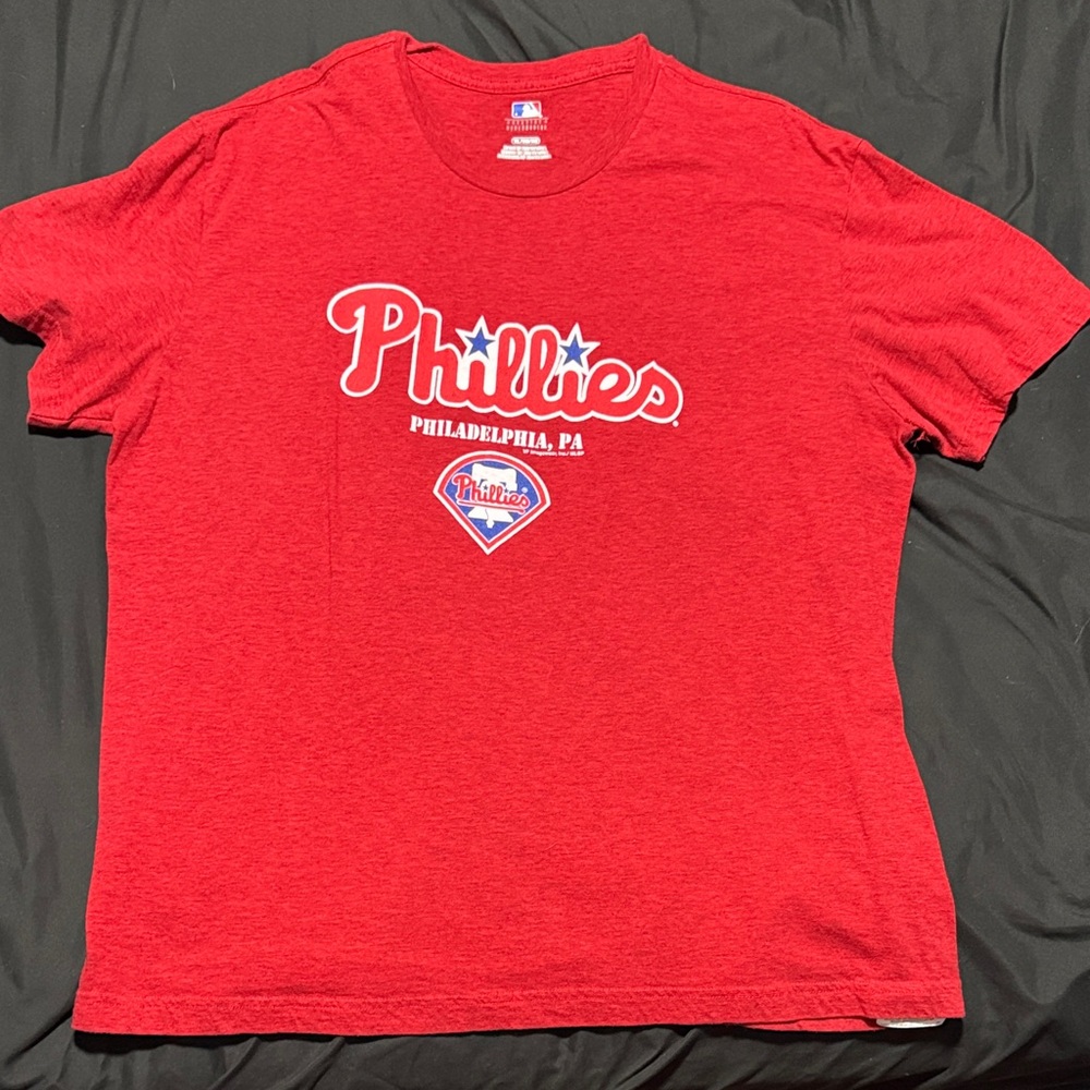 Genuine Merchandise Red Phillies Short Sleeve Tee